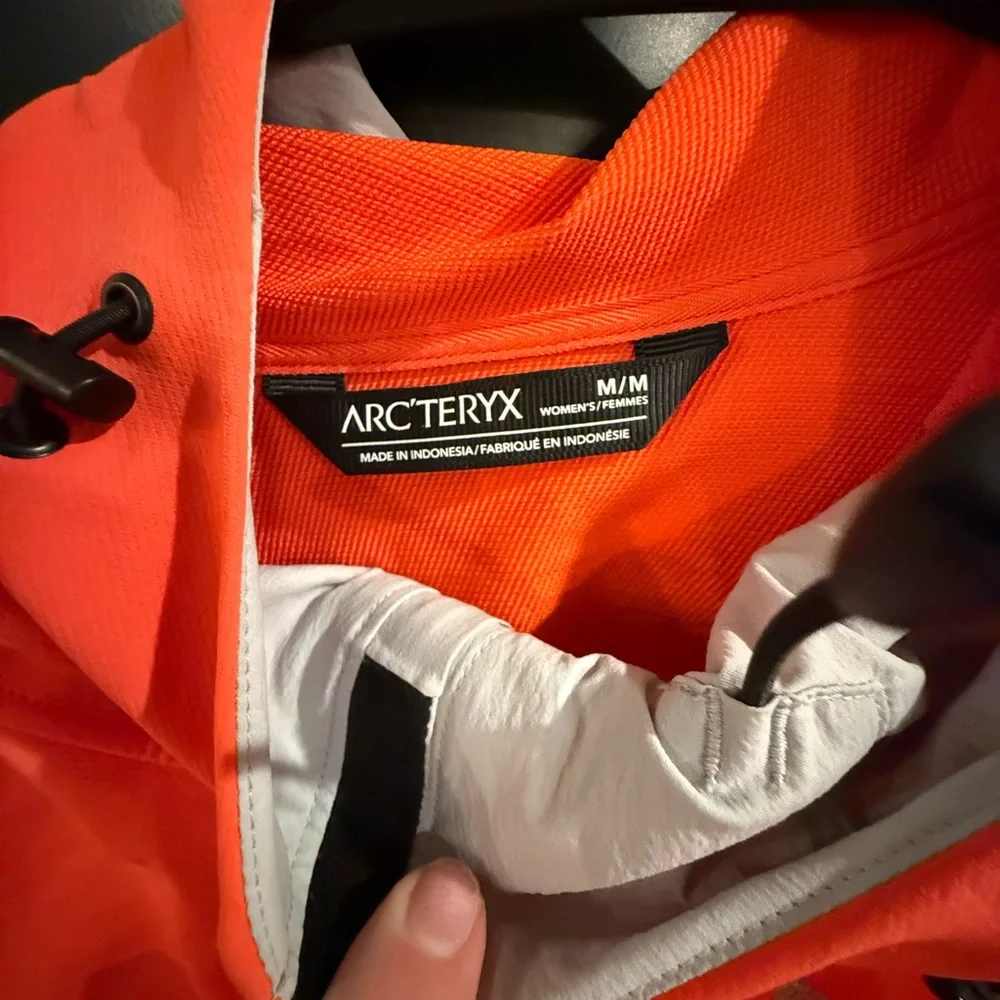 Arc'teryx Fiery Orange Women's Jacket - Picture 2 of 2